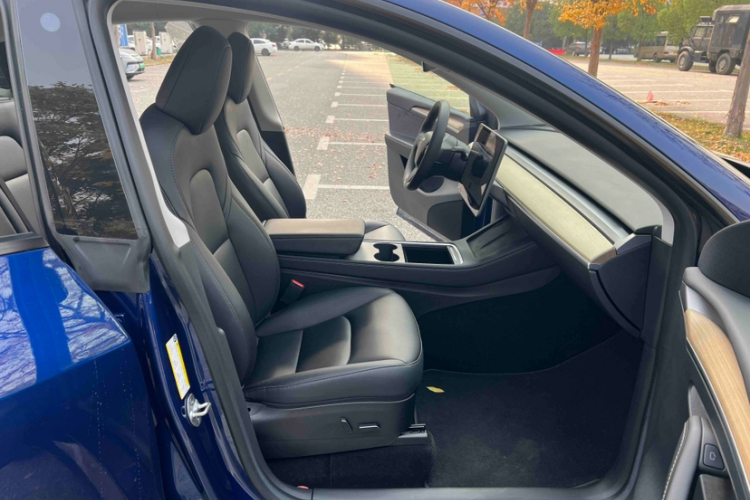特斯拉 Model Y 2022款 改款 后轮驱动版中控内饰7003