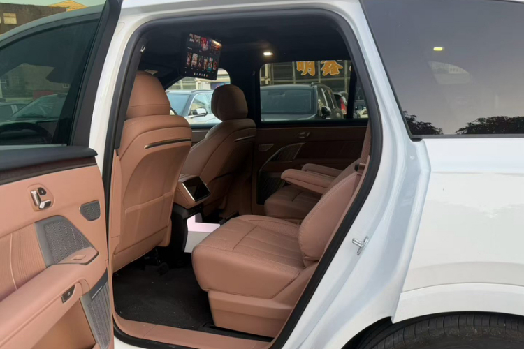 乐道L90 2025款 Max 六座版中控内饰7005