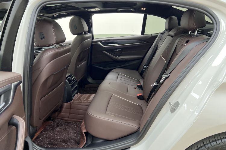 宝马5系 2022款 改款 530Li 领先型 M运动套装中控内饰7003