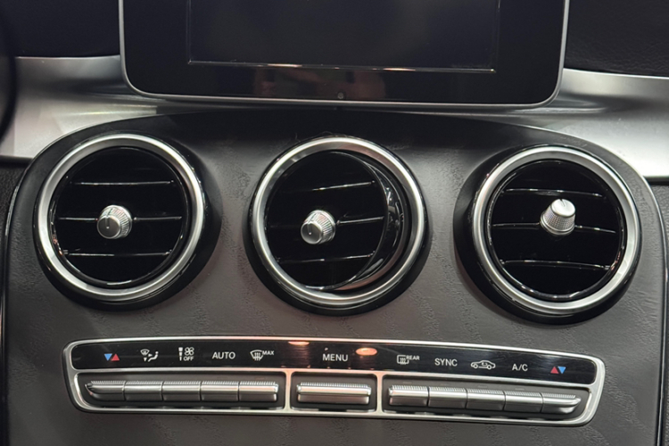 奔驰C级 2018款 C 200 L 运动版中控内饰7003