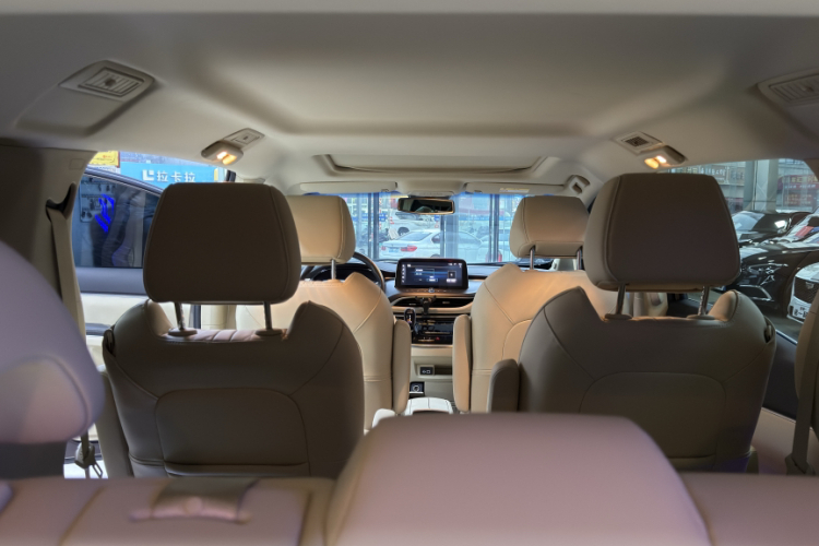 别克GL8 2023款 改款 陆上公务舱 豪华型中控内饰7004