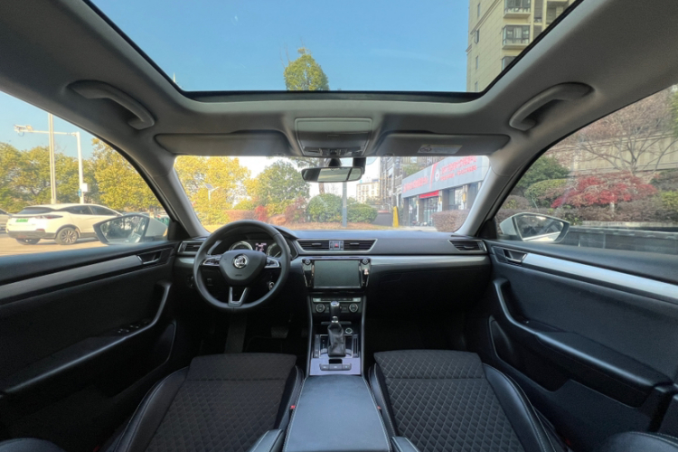 斯柯达 速派 2018款 TSI330 DSG舒适版 国V中控内饰7004