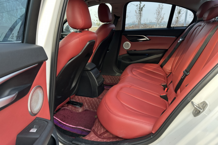 宝马1系 2021款 120i M运动版中控内饰7003