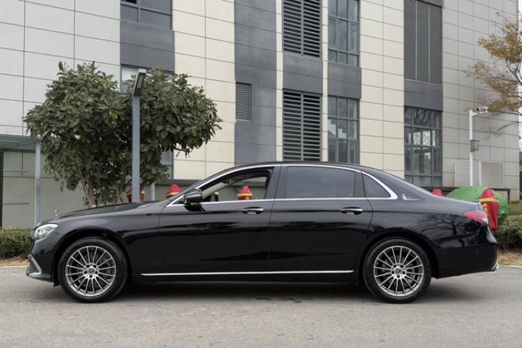 奔驰E级 2023款 E 260 L车身外观6001