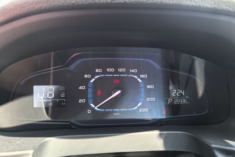 荣威360 2015款 1.5L 自动豪华版中控内饰15