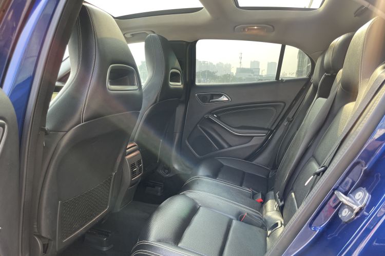 奔驰GLA 2018款 GLA 200 动感型中控内饰7009