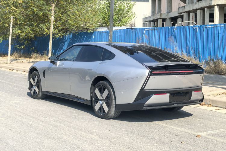 小鹏P7 2025款 702 长续航 Ultra车身外观6004