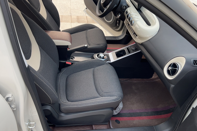 五菱汽车 五菱缤果 2024款 203km 轻享款局部细节41