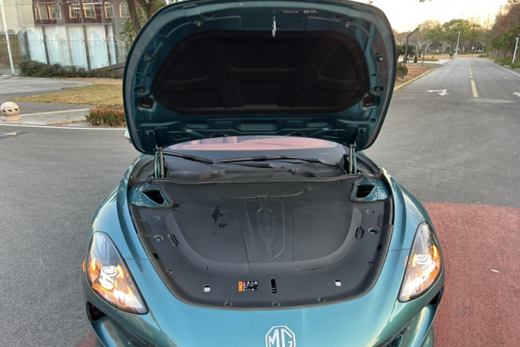 名爵 MG Cyberster 2026款 520km 传奇四驱版中控内饰7001