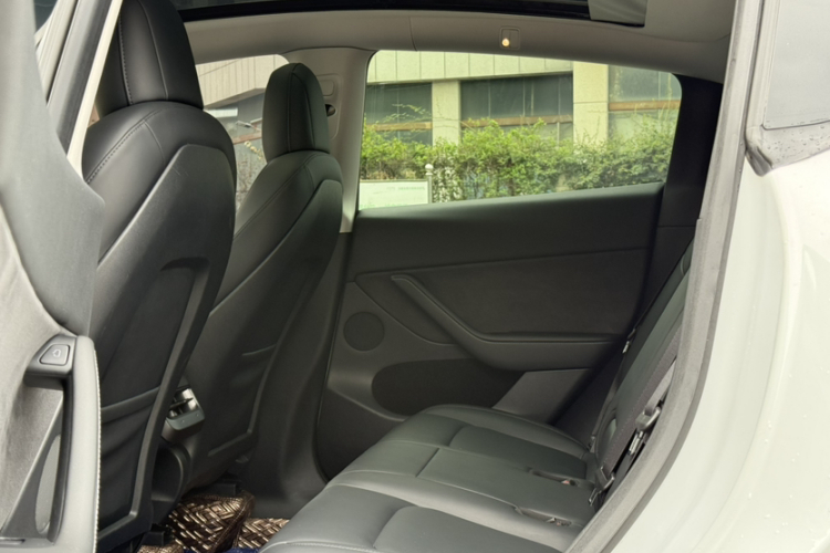 特斯拉 Model Y 2021款 长续航全轮驱动版 3D7中控内饰7003