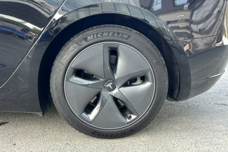 特斯拉 Model 3 2020款 标准续航后驱升级版车身外观6012