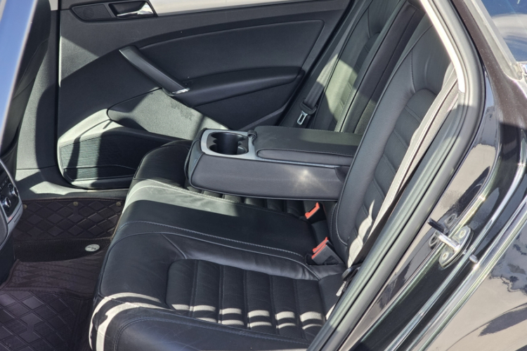 大众 帕萨特 2015款 1.8TSI DSG御尊版中控内饰7006