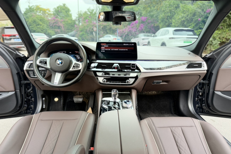 宝马5系 2022款 改款 525Li M运动套装中控内饰7004