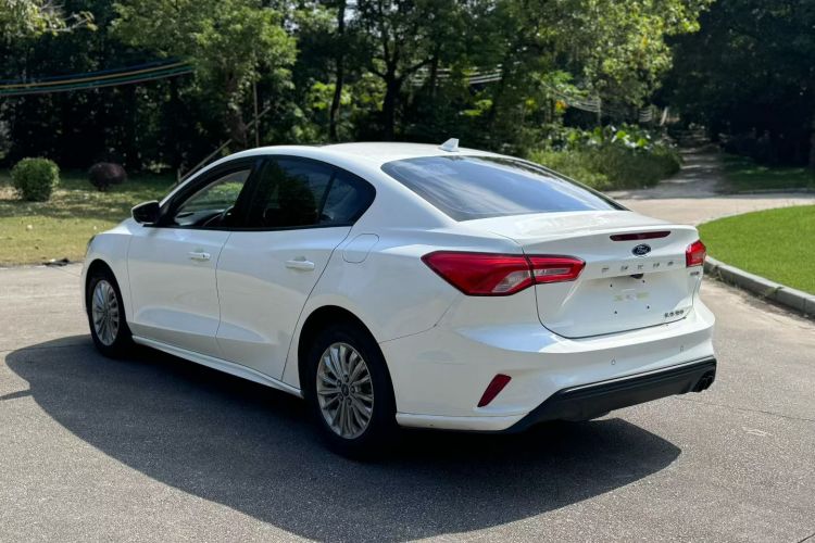 福特 福克斯 2020款 三厢 EcoBoost 180 自动锋潮型车身外观6003