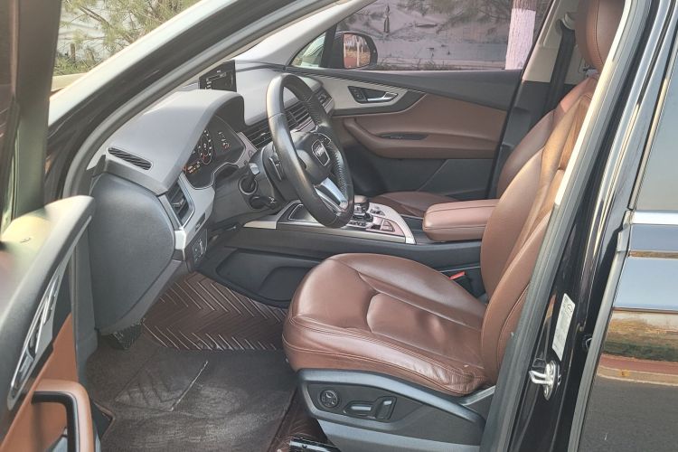 奥迪Q7 2018款 40 TFSI 舒适型中控内饰7002