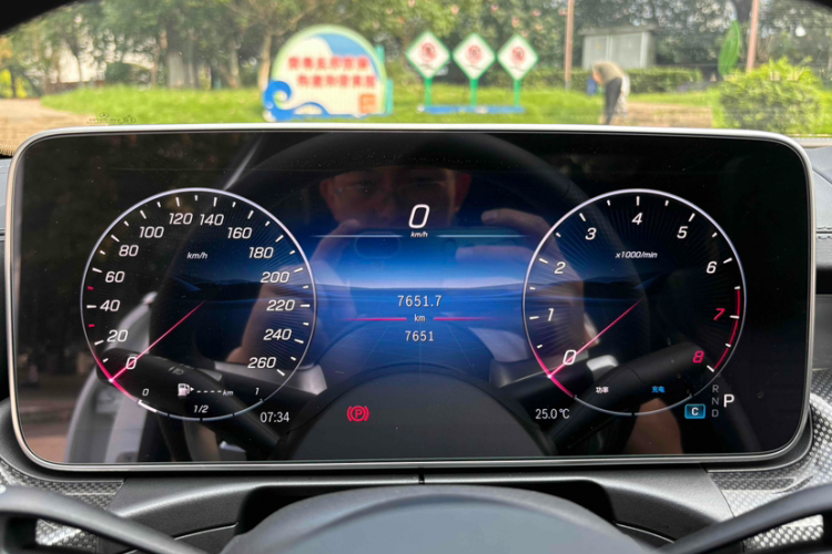 奔驰C级 2025款 C 260 L 运动版中控内饰15