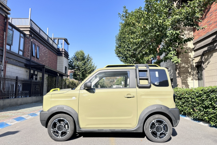 吉利银河 2025款 210km 熊猫骑士车身外观6009