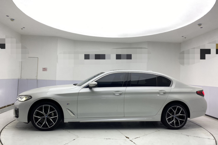 宝马5系 2022款 改款三 530Li 尊享型 M运动套装车身外观6005