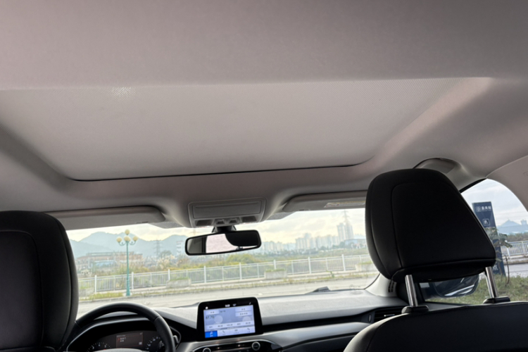 福特 福克斯 2019款 三厢 EcoBoost 180 自动锋潮型局部细节22