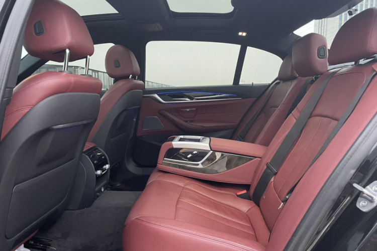 宝马5系 2019款 改款 530Li 尊享型 M运动套装中控内饰7001