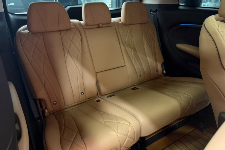 腾势D9 2024款 DM-i 980 四驱尊荣型中控内饰7005