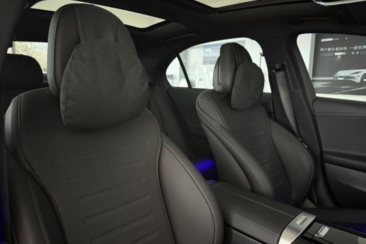 奔驰C级 2025款 C 260 L 皓夜运动版中控内饰7004