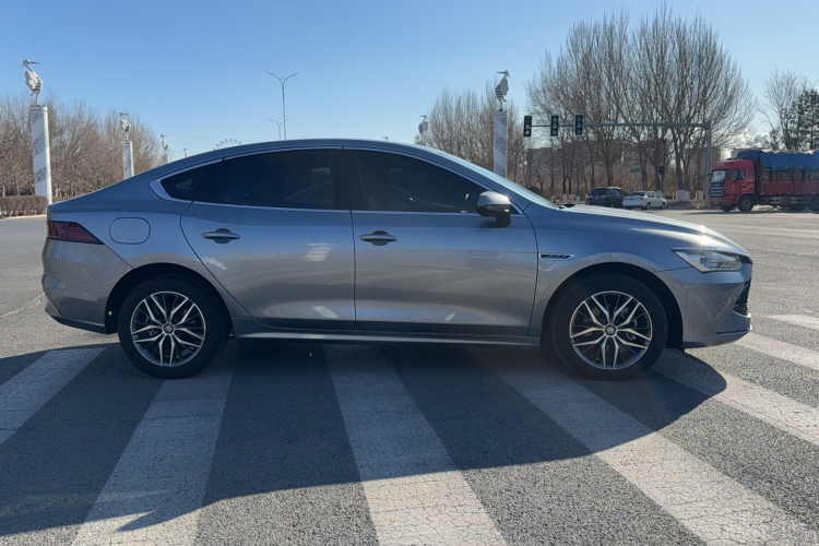 比亚迪 秦PLUS 2021款 DM-i 120KM 旗舰型车身外观6003