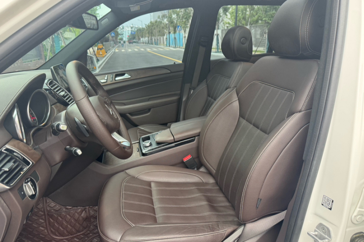 奔驰GLE 2017款 GLE 320 4MATIC 动感型中控内饰7014