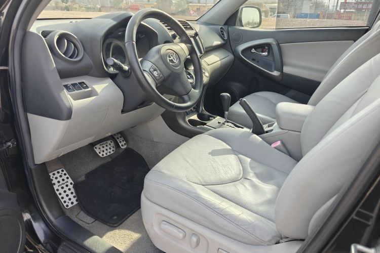 丰田 RAV4荣放 2011款 2.4L 自动四驱至臻版局部细节19