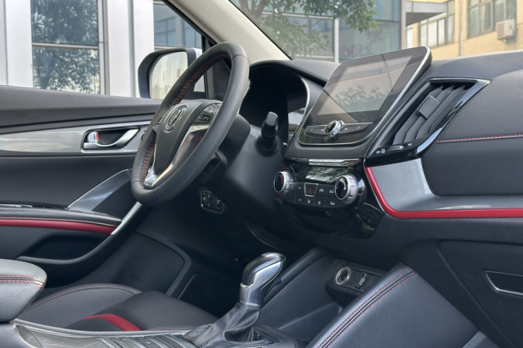 长安CS55 2018款 1.5T 自动炫动型 国V中控内饰7004