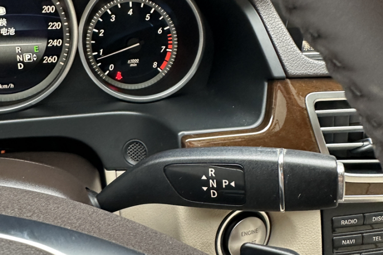 奔驰E级 2015款 E 200 L局部细节18