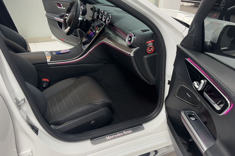 奔驰C级 2025款 C 260 L 运动版中控内饰7004