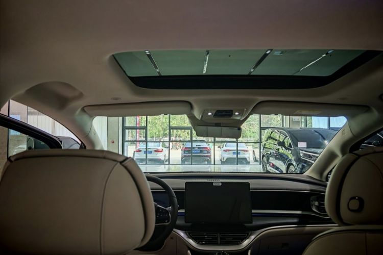 腾势D9 2024款 DM-i 980 四驱尊荣型中控内饰7009