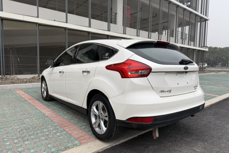 福特 福克斯 2015款 两厢 1.6L 自动舒适型车身外观6007