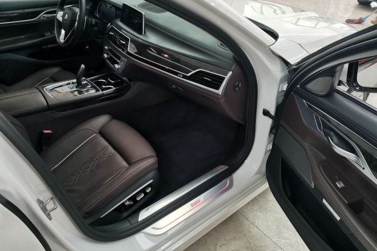 宝马7系 2016款 740Li 领先型中控内饰7013