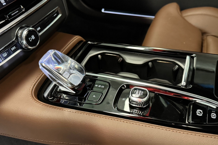 沃尔沃S90新能源 2025款 插电式混动 四驱长续航智雅豪华版中控内饰7004