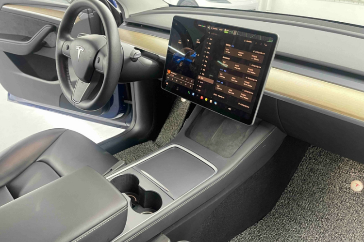 特斯拉 Model Y 2021款 标准续航后驱版中控内饰7008