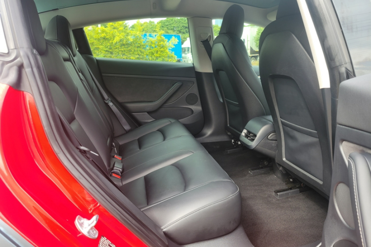 特斯拉 Model 3 2022款 Performance高性能全轮驱动版中控内饰7004