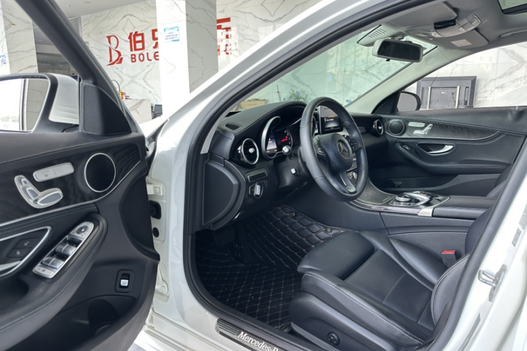 奔驰C级 2016款 C 200 L 运动型中控内饰7006