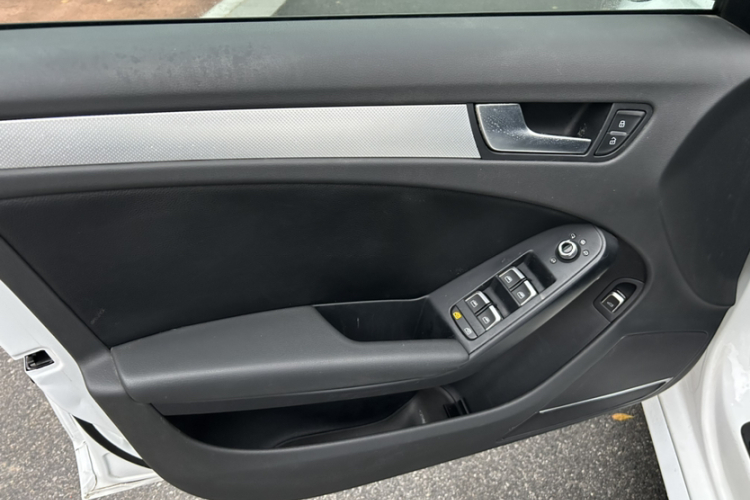 奥迪A4L 2015款 35 TFSI 自动标准型中控内饰7003