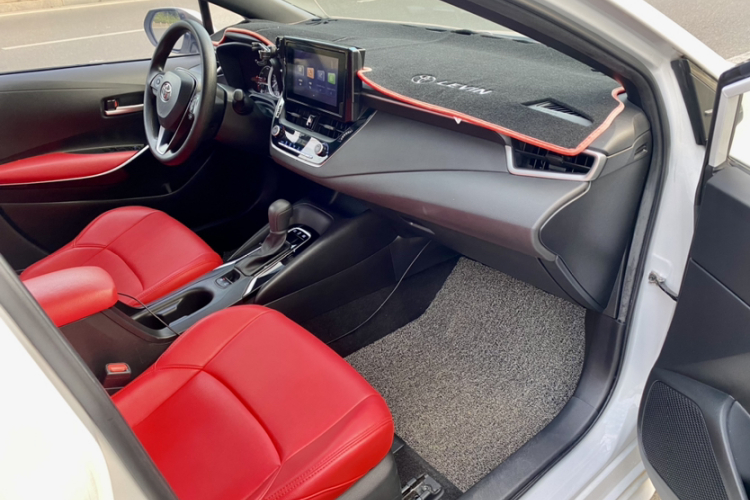 丰田 雷凌 2022款 双擎 1.8H E-CVT领先版局部细节41