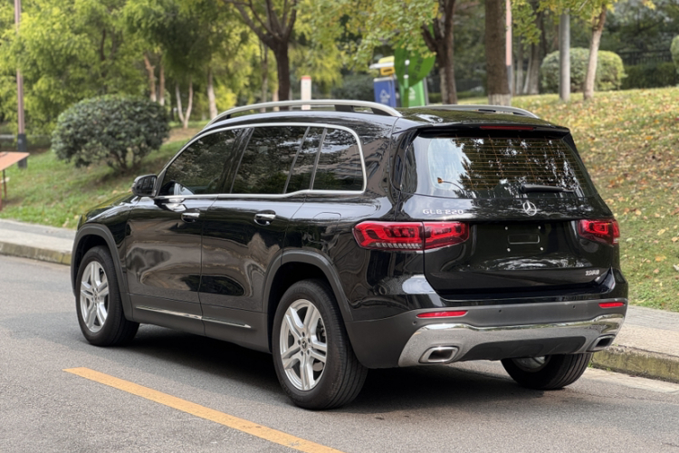 奔驰GLB 2023款 GLB 220 动感型车身外观6009