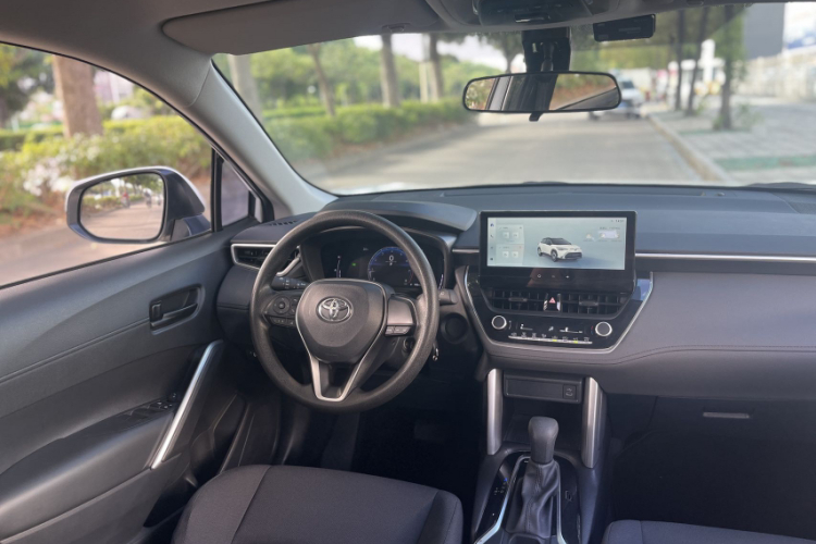 丰田 锋兰达 2023款 2.0L CVT精英版中控内饰7005