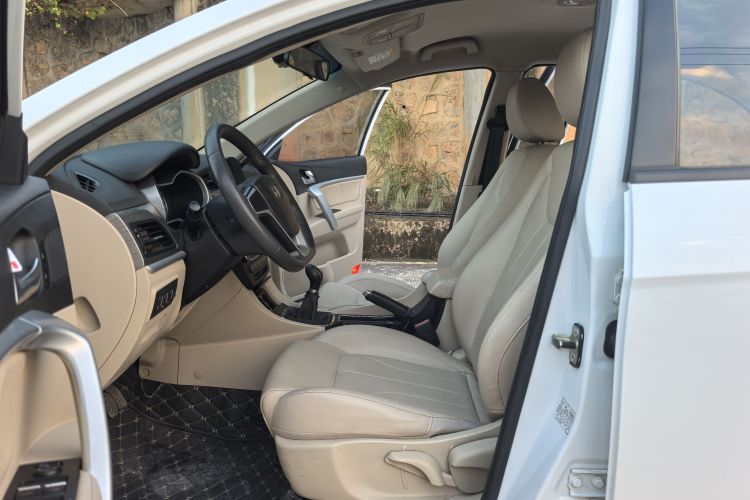 吉利汽车 帝豪 2017款 三厢百万款 1.5L 手动豪华型中控内饰7005