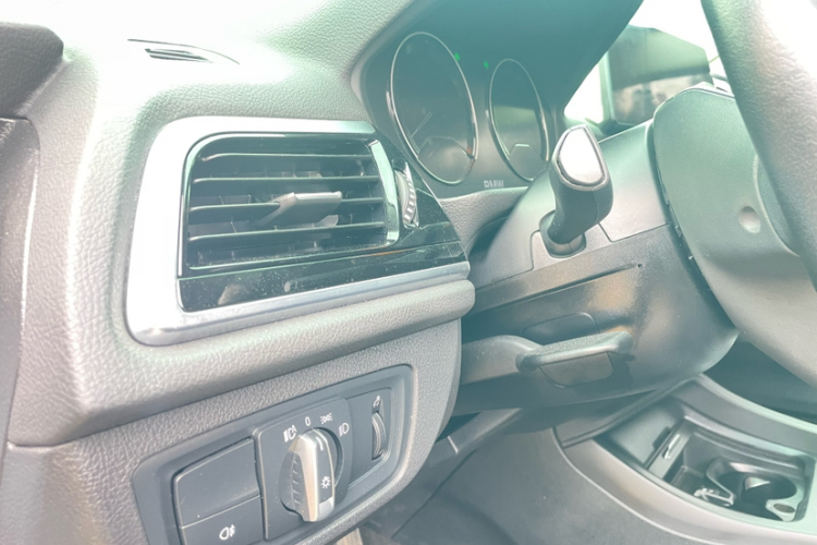 宝马1系 2021款 改款 120i M运动版中控内饰7006