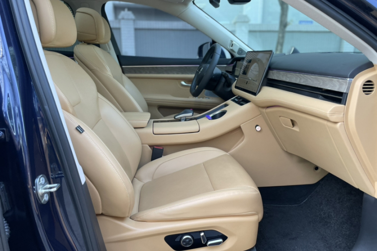 鸿蒙智行 问界M5 2022款 增程四驱旗舰版中控内饰7012