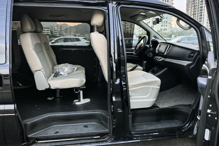 东风风行 菱智 2022款 奋斗款 M5L 1.6L 基本型 7座中控内饰7003