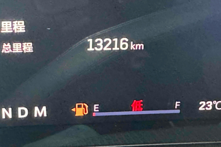 凯迪拉克XT5 2025款 2.0T 尊贵型中控内饰15