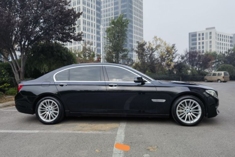 宝马7系 2014款 730Li 臻享型车身外观6005