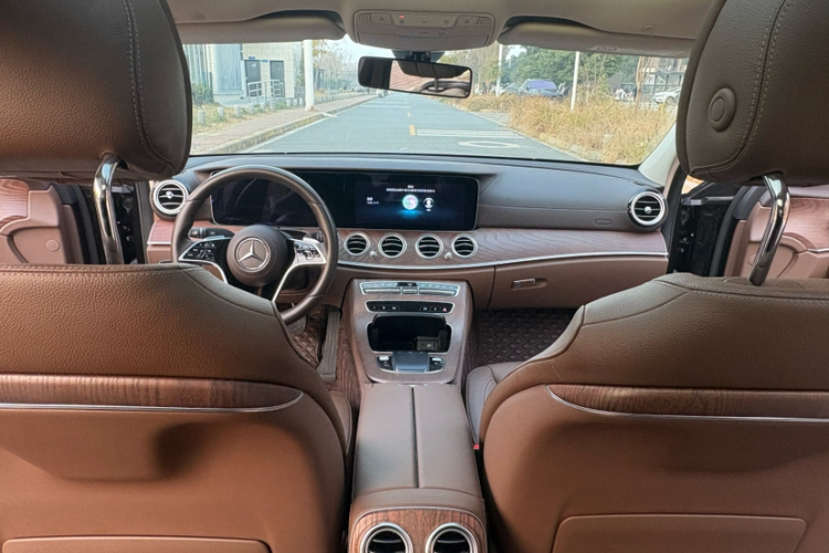 奔驰E级新能源 2022款 E 350 e L 插电式混合动力轿车中控内饰7006